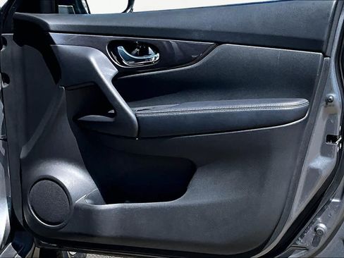 Used 2019 Nissan Rogue SV FWD image 23
