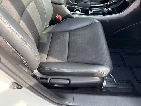 Used 2017 Honda Accord Sport image 9