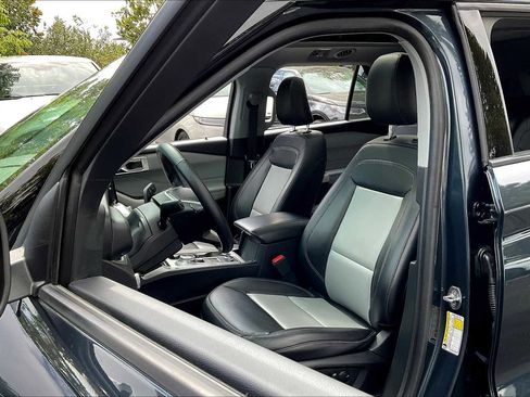 Used 2023 Ford Explorer XLT w/ Equipment Group 202A image 28