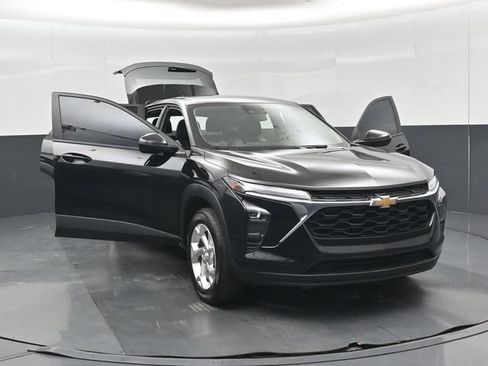 Used 2026 Chevrolet Trax LS w/ LS Convenience Package FWD image 58