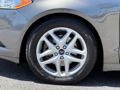 Used 2015 Ford Fusion SE FWD image 24