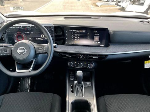 New 2026 Nissan Kicks S image 5