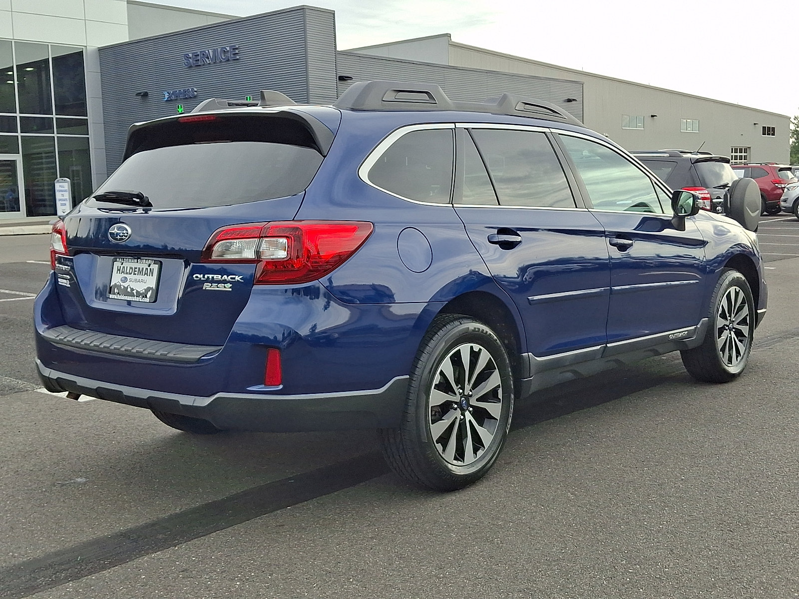 Used 2017 Subaru Outback 2.5i Limited AWD/4WD image 7