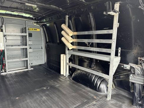 Used 2017 Chevrolet Express 2500 image 22