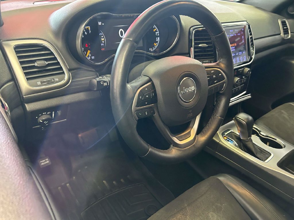 Used 2019 Jeep Grand Cherokee Altitude AWD/4WD image 12