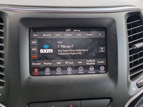 Used 2020 Jeep Cherokee Latitude Plus image 18