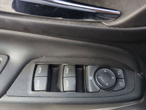 Used 2018 Chevrolet Equinox LT image 16