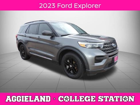 Used 2023 Ford Explorer XLT RWD image 1