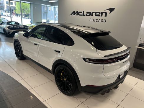 Used 2024 Porsche Cayenne Turbo GT AWD/4WD image 5