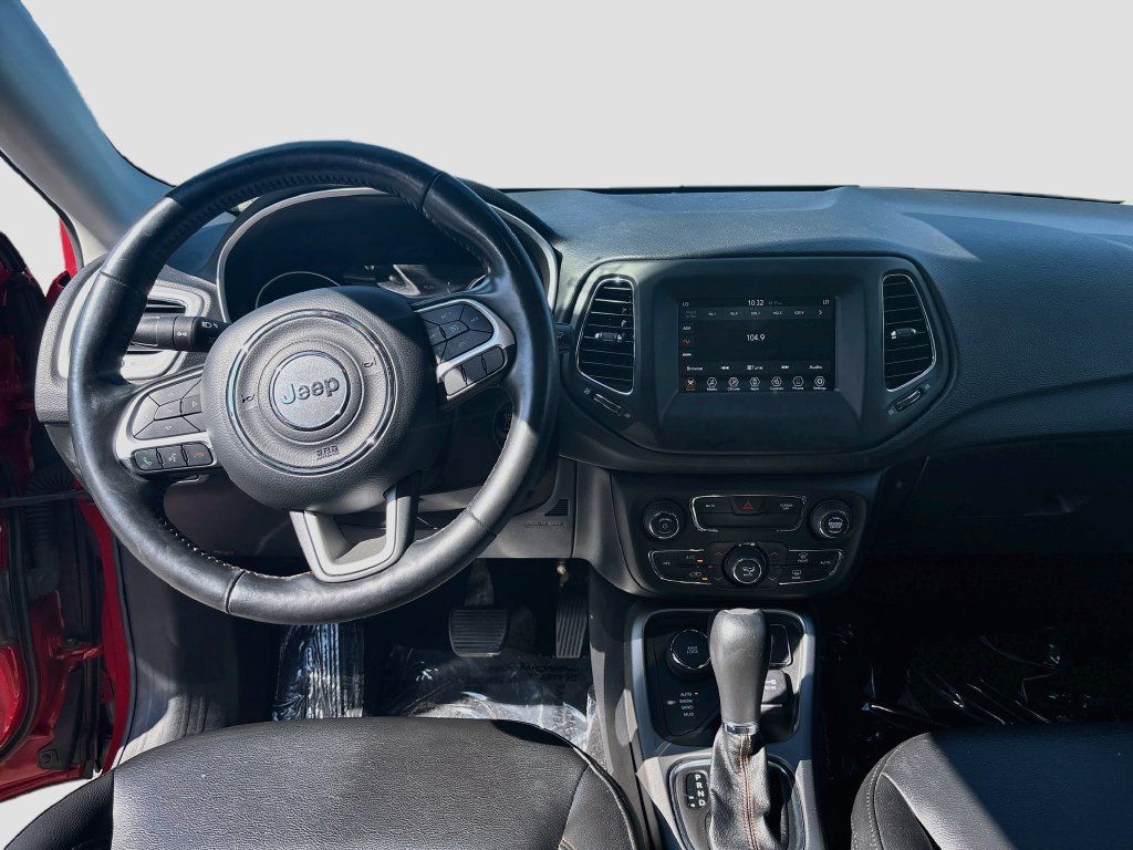Used 2019 Jeep Compass Latitude w/ Cold Weather Group AWD/4WD image 30