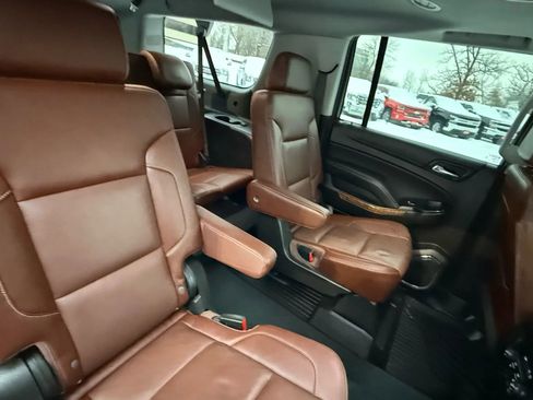 Used 2020 Chevrolet Suburban Premier w/ Premier Plus Edition image 37