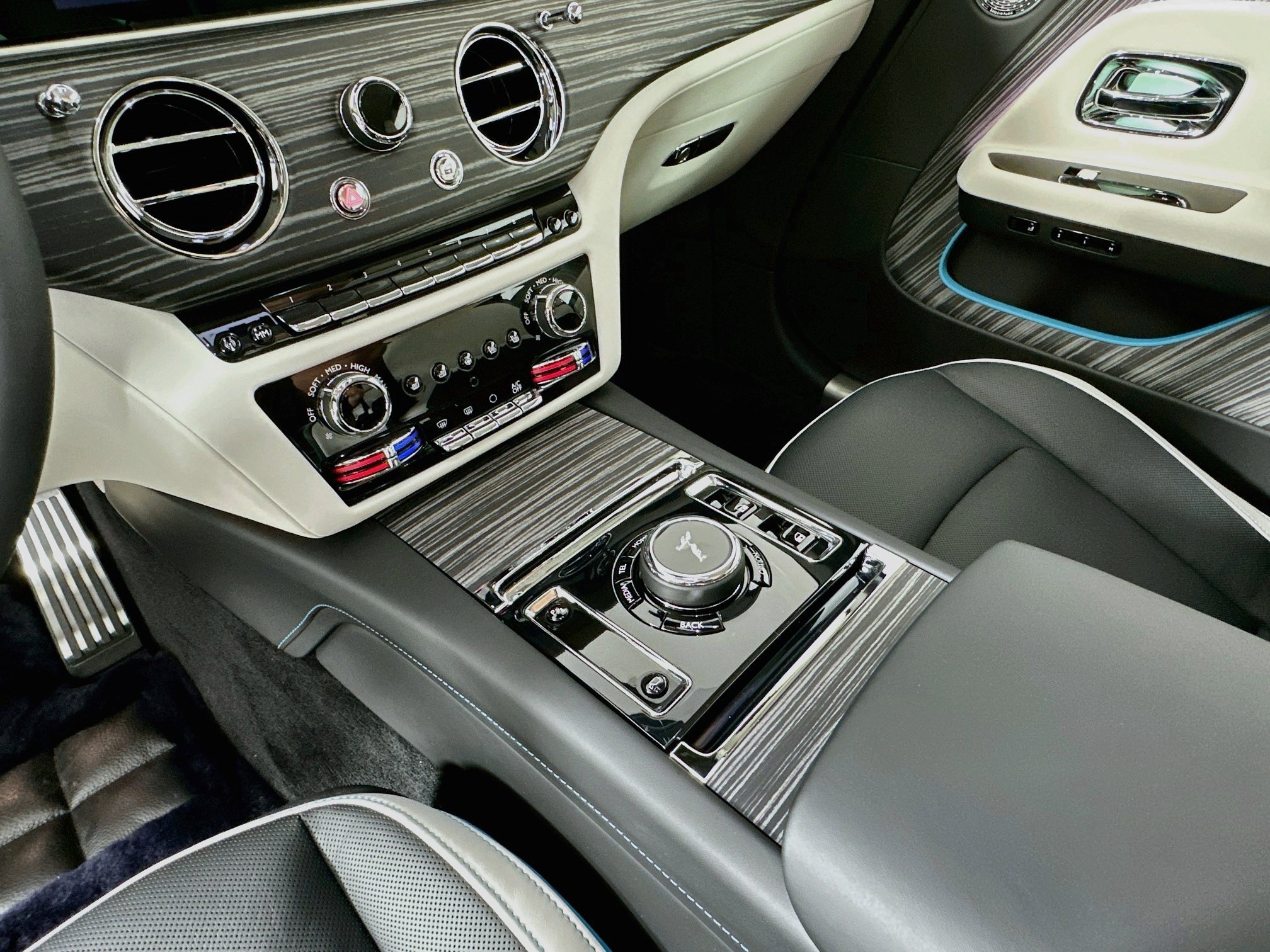 New 2026 Rolls-Royce Spectre w/ Spectre Enhancement Package AWD/4WD image 14