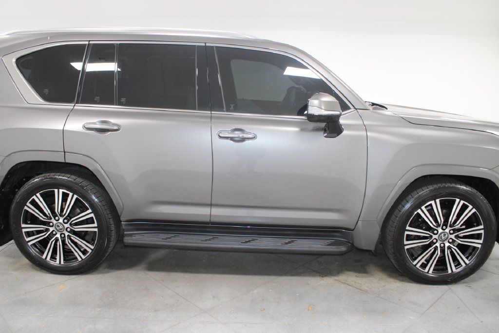 Used 2024 Lexus LX 600 4WD w/ Luxury Package image 11