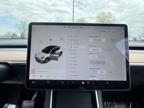 Used 2020 Tesla Model Y Long Range image 19