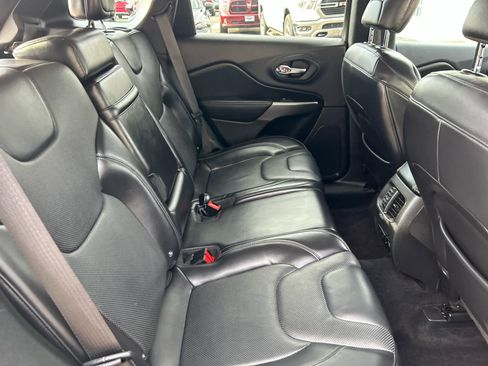 Used 2019 Jeep Cherokee Limited image 25