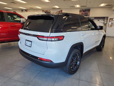 New 2025 Jeep Grand Cherokee Limited AWD/4WD image 5