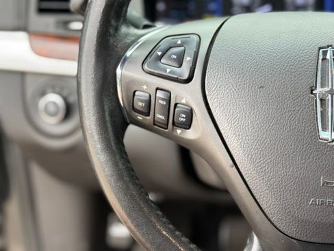 Used 2013 Lincoln MKS image 28