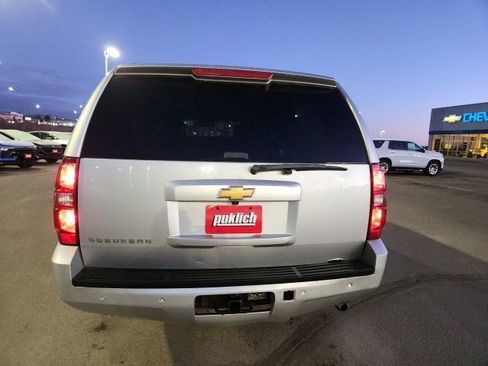 Used 2014 Chevrolet Suburban LT image 6