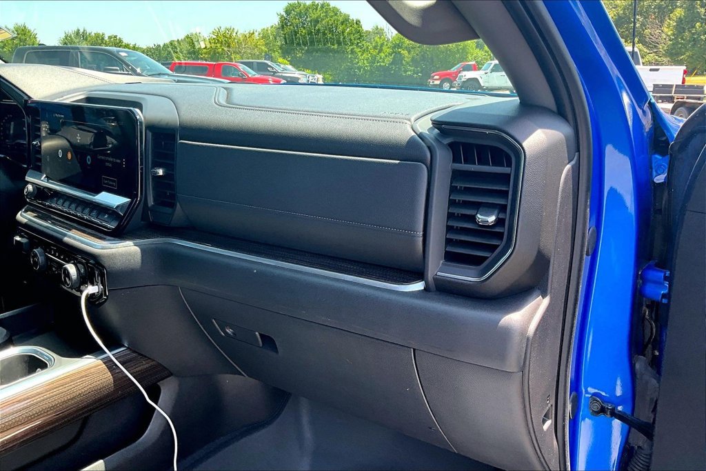 Used 2025 Chevrolet Silverado 1500 RST AWD/4WD image 13