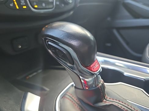 Used 2022 Chevrolet Traverse RS image 59