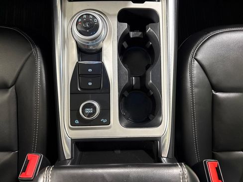 Used 2022 Ford Explorer XLT w/ Equipment Group 202A AWD/4WD image 28