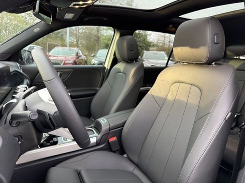 Used 2026 Mercedes-Benz GLB 250 4MATIC image 17