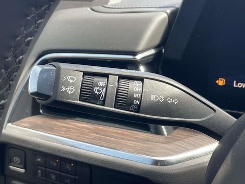 Used 2025 Chevrolet Tahoe LS image 32