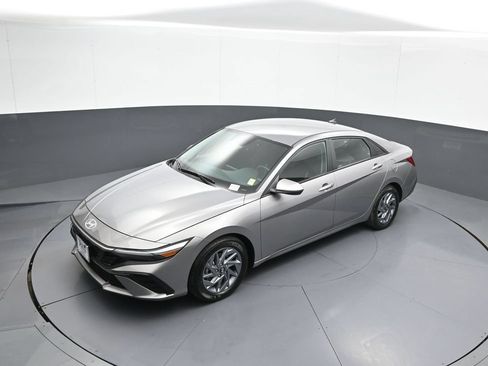 Certified 2024 Hyundai Elantra SEL FWD image 33