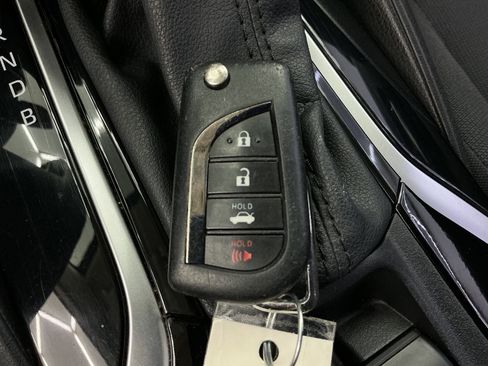 Used 2021 Toyota Corolla LE FWD image 39