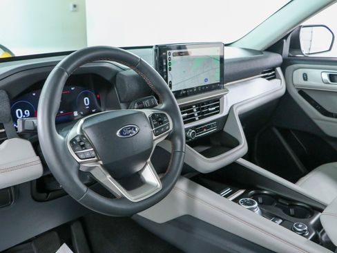 Used 2025 Ford Explorer Active w/ Active Comfort Package AWD/4WD image 22