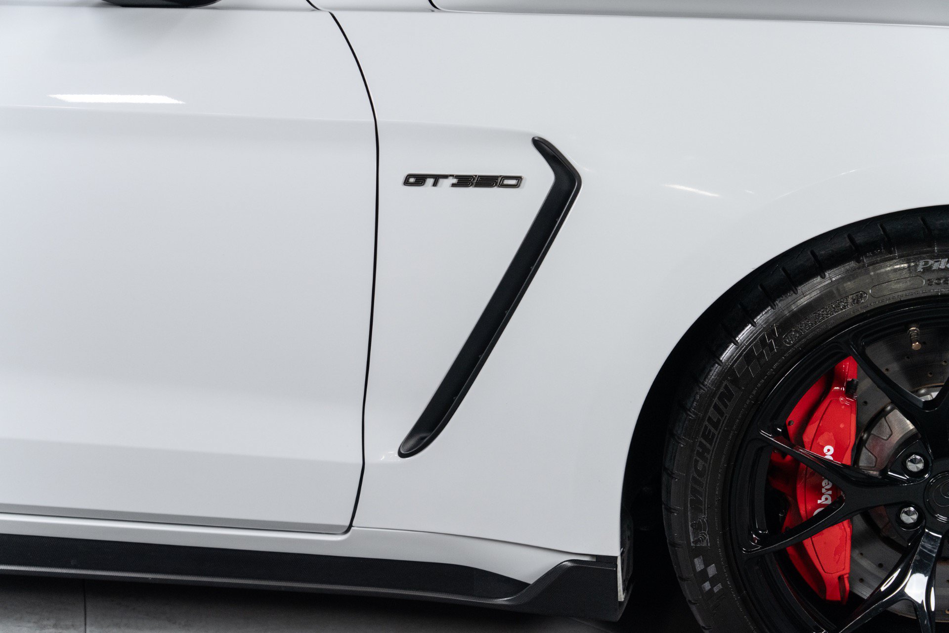 Used 2016 Ford Mustang Shelby GT350 w/ Technology Package RWD image 26