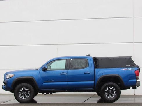 Used 2016 Toyota Tacoma TRD Off-Road image 4