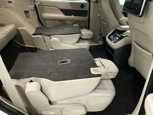 Used 2018 Lincoln Navigator Select w/ Technology Package image 16