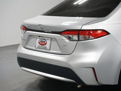 Used 2022 Toyota Corolla LE image 9