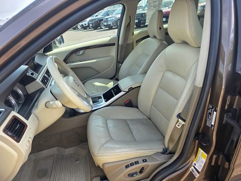 Used 2013 Volvo XC70 T6 AWD/4WD image 3