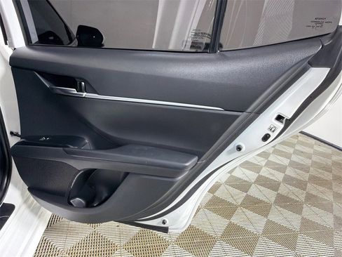 Used 2019 Toyota Camry SE image 17