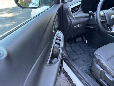 Used 2025 Buick Encore GX Preferred FWD image 18