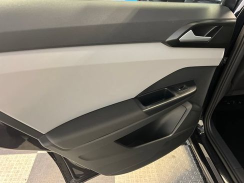 Certified 2023 Volkswagen Taos SE FWD image 17