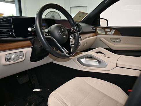 Used 2024 Mercedes-Benz GLE 450e 4MATIC image 13