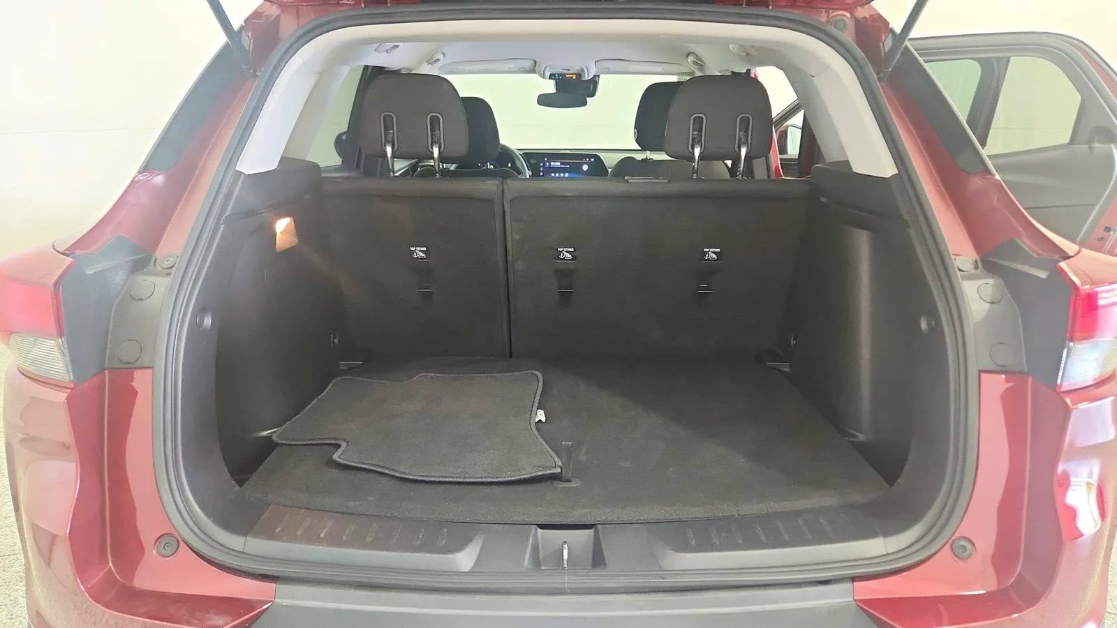Used 2025 Chevrolet TrailBlazer LT AWD/4WD image 36