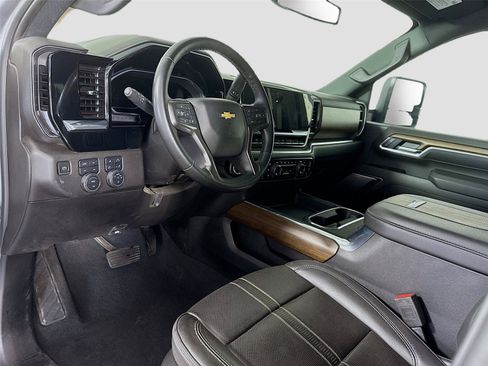 Used 2025 Chevrolet Silverado 3500 High Country AWD/4WD image 3