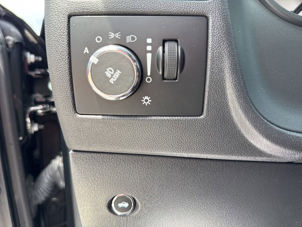 Used 2014 Dodge Challenger SRT8 w/ Harman/Kardon Audio Group RWD image 21