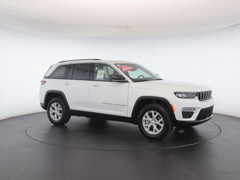 Used 2023 Jeep Grand Cherokee Limited image 31