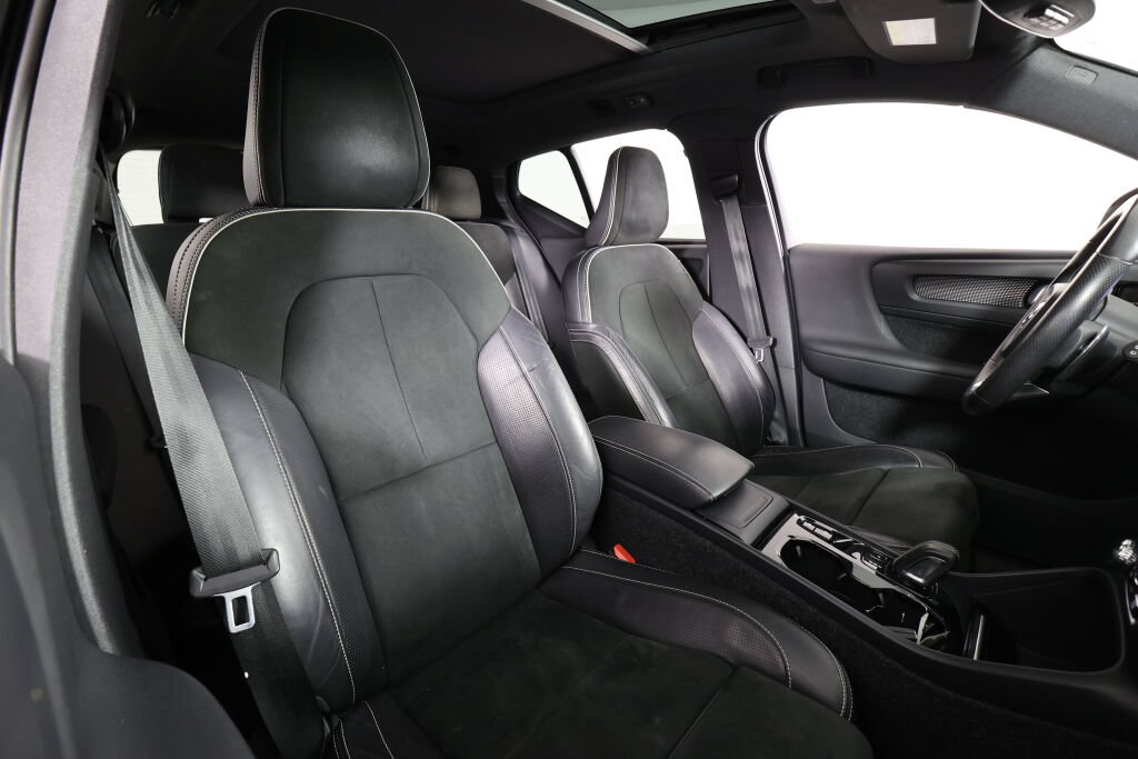 Used 2020 Volvo XC40 T5 R-Design AWD/4WD image 25