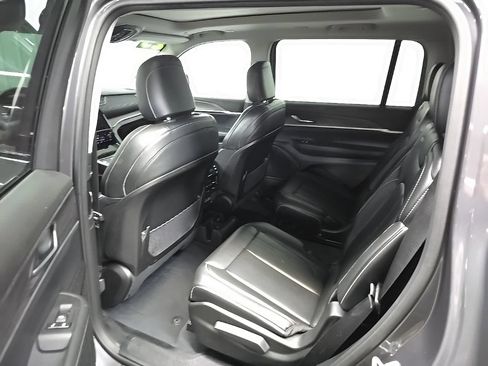 Used 2023 Jeep Grand Cherokee L Limited AWD/4WD image 32