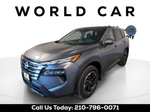 Used 2025 Nissan Rogue SV image 2