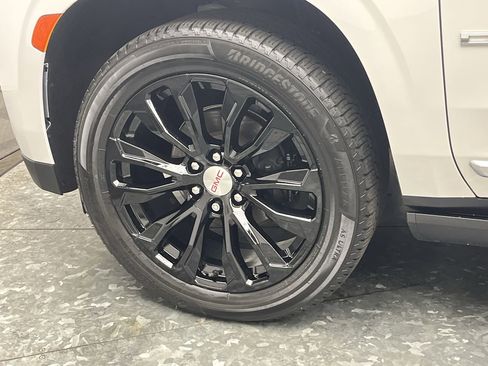 Certified 2021 GMC Yukon Denali w/ Denali Premium Package image 40