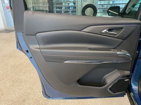 New 2026 Chevrolet Traverse RS w/ LPO, Floor Liner Package AWD/4WD image 33