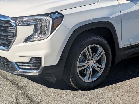 Used 2024 GMC Terrain SLE image 9