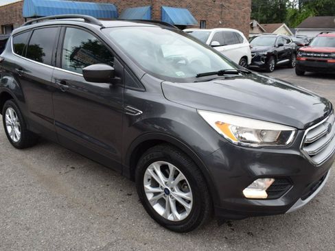 Used 2018 Ford Escape SE FWD image 4